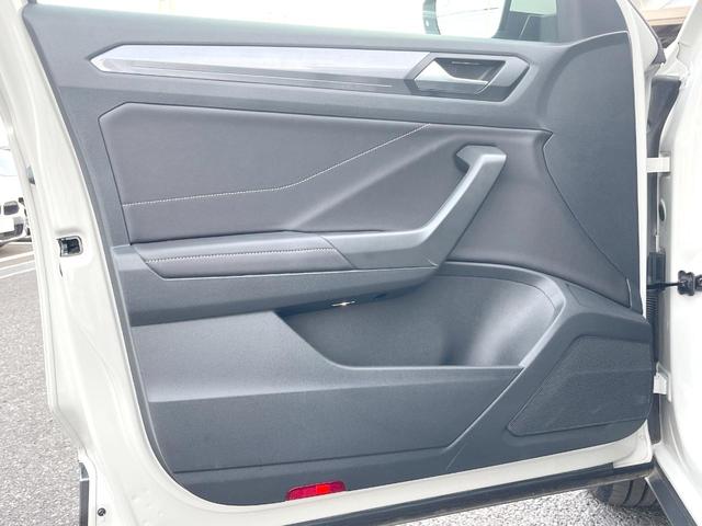 Ｔ－ロック ＴＤＩ　スタイル　ＤｉｓｃｏｖｅｒＰｒｏパッケージ　純正ナビ　Ａｐｐｌｅｃａｒｐｌａｙ　バックカメラ　アダプティブクルコン　純正１７インチＡＷ　パワーバックドア　スマートエントリー／スタートシステム　ＥＴＣ　禁煙車（42枚目）