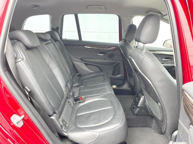 2シリーズ 218dグランツアラー ラグジュアリー コンフォートPKG 黒革シート 純正ナビ バックカメラ パワーシート シートヒーター パワーバックドア コンフォートアクセス LEDヘッドランプ 純正17インチAW ドライビングアシスト ETC 禁煙(10枚目)