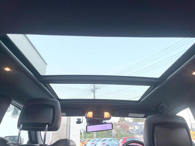 ジープ・グランドチェロキー Ｓモデル　特別仕様車　サンルーフ　純正ナビＴＶ　バックカメラ　アダプティブクルーズ　ブレーキアシスト　ブラインドスポット　車線逸脱警報　全席シートヒーター　デュアルダークマフラー　電動リア　純正２０インチアルミ（4枚目）