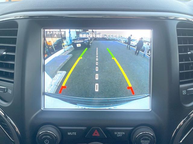 ジープ・グランドチェロキー Ｓモデル　特別仕様車　サンルーフ　純正ナビＴＶ　バックカメラ　アダプティブクルーズ　ブレーキアシスト　ブラインドスポット　車線逸脱警報　全席シートヒーター　デュアルダークマフラー　電動リア　純正２０インチアルミ（6枚目）