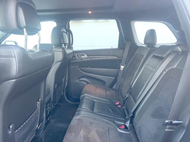 ジープ・グランドチェロキー Ｓモデル　特別仕様車　サンルーフ　純正ナビＴＶ　バックカメラ　アダプティブクルーズ　ブレーキアシスト　ブラインドスポット　車線逸脱警報　全席シートヒーター　デュアルダークマフラー　電動リア　純正２０インチアルミ（10枚目）
