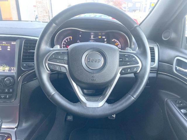 ジープ・グランドチェロキー Ｓモデル　特別仕様車　サンルーフ　純正ナビＴＶ　バックカメラ　アダプティブクルーズ　ブレーキアシスト　ブラインドスポット　車線逸脱警報　全席シートヒーター　デュアルダークマフラー　電動リア　純正２０インチアルミ（11枚目）