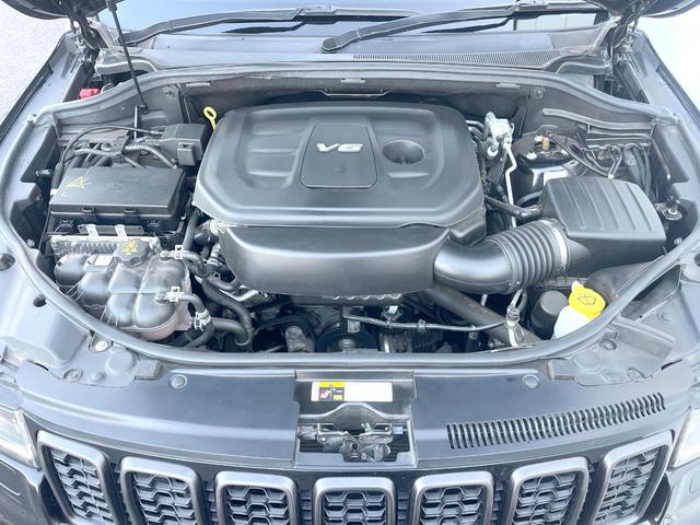 ジープ・グランドチェロキー Ｓモデル　特別仕様車　サンルーフ　純正ナビＴＶ　バックカメラ　アダプティブクルーズ　ブレーキアシスト　ブラインドスポット　車線逸脱警報　全席シートヒーター　デュアルダークマフラー　電動リア　純正２０インチアルミ（19枚目）