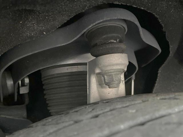 ジープ・グランドチェロキー Ｓモデル　特別仕様車　サンルーフ　純正ナビＴＶ　バックカメラ　アダプティブクルーズ　ブレーキアシスト　ブラインドスポット　車線逸脱警報　全席シートヒーター　デュアルダークマフラー　電動リア　純正２０インチアルミ（27枚目）