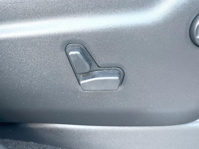 ジープ・グランドチェロキー Ｓモデル　特別仕様車　サンルーフ　純正ナビＴＶ　バックカメラ　アダプティブクルーズ　ブレーキアシスト　ブラインドスポット　車線逸脱警報　全席シートヒーター　デュアルダークマフラー　電動リア　純正２０インチアルミ（28枚目）