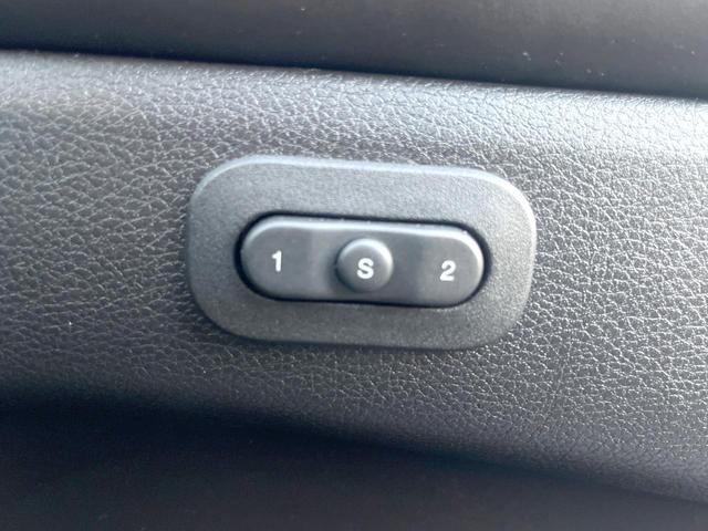 ジープ・グランドチェロキー Ｓモデル　特別仕様車　サンルーフ　純正ナビＴＶ　バックカメラ　アダプティブクルーズ　ブレーキアシスト　ブラインドスポット　車線逸脱警報　全席シートヒーター　デュアルダークマフラー　電動リア　純正２０インチアルミ（30枚目）