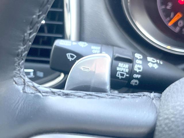 ジープ・グランドチェロキー Ｓモデル　特別仕様車　サンルーフ　純正ナビＴＶ　バックカメラ　アダプティブクルーズ　ブレーキアシスト　ブラインドスポット　車線逸脱警報　全席シートヒーター　デュアルダークマフラー　電動リア　純正２０インチアルミ（34枚目）