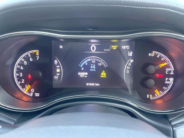 ジープ・グランドチェロキー Ｓモデル　特別仕様車　サンルーフ　純正ナビＴＶ　バックカメラ　アダプティブクルーズ　ブレーキアシスト　ブラインドスポット　車線逸脱警報　全席シートヒーター　デュアルダークマフラー　電動リア　純正２０インチアルミ（36枚目）