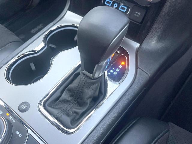 ジープ・グランドチェロキー Ｓモデル　特別仕様車　サンルーフ　純正ナビＴＶ　バックカメラ　アダプティブクルーズ　ブレーキアシスト　ブラインドスポット　車線逸脱警報　全席シートヒーター　デュアルダークマフラー　電動リア　純正２０インチアルミ（40枚目）