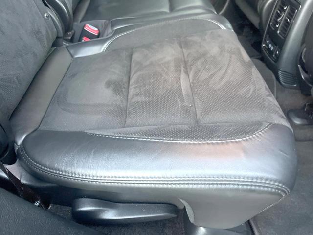 ジープ・グランドチェロキー Ｓモデル　特別仕様車　サンルーフ　純正ナビＴＶ　バックカメラ　アダプティブクルーズ　ブレーキアシスト　ブラインドスポット　車線逸脱警報　全席シートヒーター　デュアルダークマフラー　電動リア　純正２０インチアルミ（52枚目）