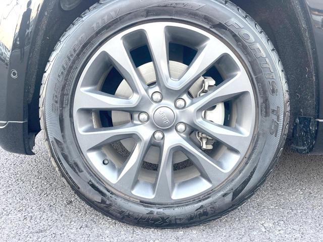 ジープ・グランドチェロキー Ｓモデル　特別仕様車　サンルーフ　純正ナビＴＶ　バックカメラ　アダプティブクルーズ　ブレーキアシスト　ブラインドスポット　車線逸脱警報　全席シートヒーター　デュアルダークマフラー　電動リア　純正２０インチアルミ（54枚目）