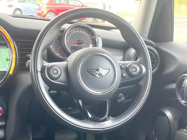 MINI クーパー 5ドア カメラ/パーキングアシストPKG LEDライトPKG ペッパーPKG 純正ナビ リアビューカメラ パークディスタンスコントロール コンフォートアクセス 純正15インチアルミホイール ETC(12枚目)