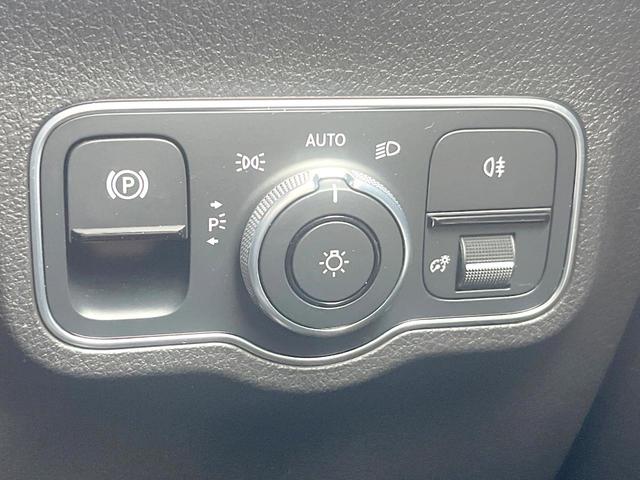 ＧＬＢ ＧＬＢ２００ｄ　１オーナー　ナビゲーションＰＫＧ　レーダーセーフティＰＫＧ　純正ナビＴＶ　３６０度カメラ　パワーシート　前席シートヒーター　ＬＥＤヘッドランプ　フットトランクオープナー　純正１８インチアルミ　ＥＴＣ（30枚目）