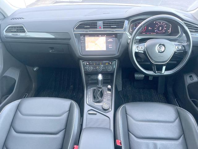 ティグアン ＴＤＩ　４モーション　ハイライン　サンルーフ　ＤＣＣパッケージ　レザーシートＰＫＧ　ＡＰＰＬＥＣＡＲＰＬＡＹ　純正ナビＴＶ　３６０度カメラ　スマートエントリー　シートヒーター　アダプティブクルコン　ブラインドスポットアシスト　禁煙車（2枚目）