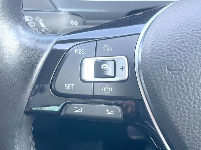 ティグアン ＴＤＩ　４モーション　ハイライン　サンルーフ　ＤＣＣパッケージ　レザーシートＰＫＧ　ＡＰＰＬＥＣＡＲＰＬＡＹ　純正ナビＴＶ　３６０度カメラ　スマートエントリー　シートヒーター　アダプティブクルコン　ブラインドスポットアシスト　禁煙車（7枚目）