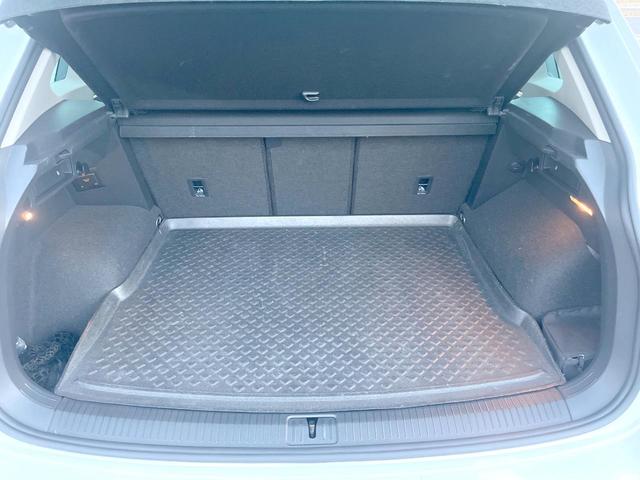 ティグアン ＴＤＩ　４モーション　ハイライン　サンルーフ　ＤＣＣパッケージ　レザーシートＰＫＧ　ＡＰＰＬＥＣＡＲＰＬＡＹ　純正ナビＴＶ　３６０度カメラ　スマートエントリー　シートヒーター　アダプティブクルコン　ブラインドスポットアシスト　禁煙車（12枚目）