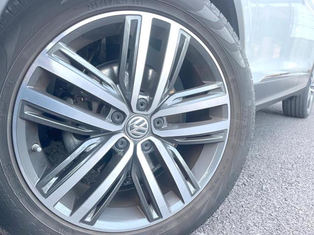 ティグアン ＴＤＩ　４モーション　ハイライン　サンルーフ　ＤＣＣパッケージ　レザーシートＰＫＧ　ＡＰＰＬＥＣＡＲＰＬＡＹ　純正ナビＴＶ　３６０度カメラ　スマートエントリー　シートヒーター　アダプティブクルコン　ブラインドスポットアシスト　禁煙車（14枚目）