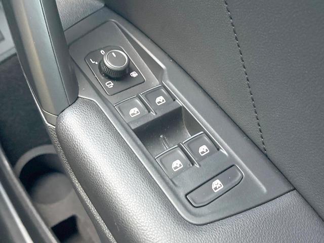 ティグアン ＴＤＩ　４モーション　ハイライン　サンルーフ　ＤＣＣパッケージ　レザーシートＰＫＧ　ＡＰＰＬＥＣＡＲＰＬＡＹ　純正ナビＴＶ　３６０度カメラ　スマートエントリー　シートヒーター　アダプティブクルコン　ブラインドスポットアシスト　禁煙車（27枚目）