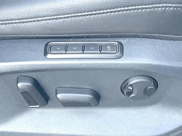 ティグアン ＴＤＩ　４モーション　ハイライン　サンルーフ　ＤＣＣパッケージ　レザーシートＰＫＧ　ＡＰＰＬＥＣＡＲＰＬＡＹ　純正ナビＴＶ　３６０度カメラ　スマートエントリー　シートヒーター　アダプティブクルコン　ブラインドスポットアシスト　禁煙車（50枚目）
