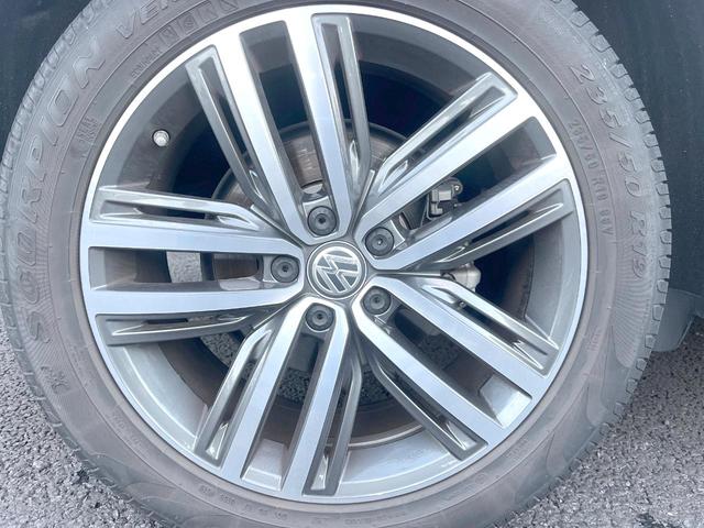 ティグアン ＴＤＩ　４モーション　ハイライン　サンルーフ　ＤＣＣパッケージ　レザーシートＰＫＧ　ＡＰＰＬＥＣＡＲＰＬＡＹ　純正ナビＴＶ　３６０度カメラ　スマートエントリー　シートヒーター　アダプティブクルコン　ブラインドスポットアシスト　禁煙車（67枚目）