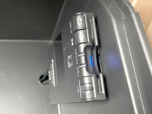 ジープ・ラングラーアンリミテッド サハラ　ＳＡＨＡＲＡ刺繍入革シート　シートヒーター　カロッツェリア製ナビＴＶ　バックカメラ　クルーズコントロール　サイドカメラ　純正１８インチＡＷ　オートエアコン　オートライト　サイドステップ　ＥＴＣ　禁煙車（7枚目）