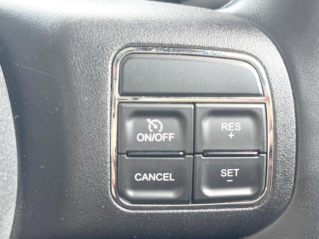 ジープ・ラングラーアンリミテッド サハラ　ＳＡＨＡＲＡ刺繍入革シート　シートヒーター　カロッツェリア製ナビＴＶ　バックカメラ　クルーズコントロール　サイドカメラ　純正１８インチＡＷ　オートエアコン　オートライト　サイドステップ　ＥＴＣ　禁煙車（8枚目）