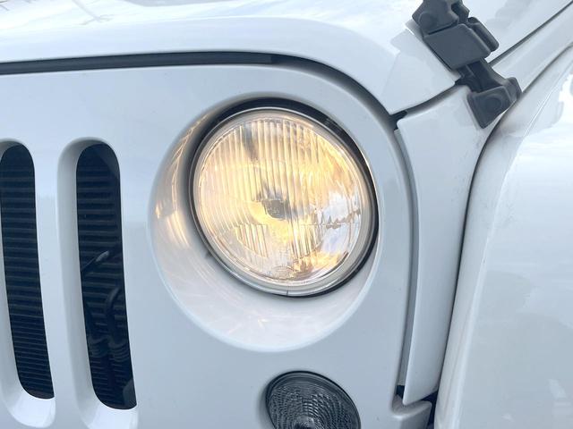 ジープ・ラングラーアンリミテッド サハラ　ＳＡＨＡＲＡ刺繍入革シート　シートヒーター　カロッツェリア製ナビＴＶ　バックカメラ　クルーズコントロール　サイドカメラ　純正１８インチＡＷ　オートエアコン　オートライト　サイドステップ　ＥＴＣ　禁煙車（13枚目）