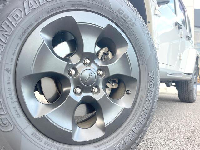 ジープ・ラングラーアンリミテッド サハラ　ＳＡＨＡＲＡ刺繍入革シート　シートヒーター　カロッツェリア製ナビＴＶ　バックカメラ　クルーズコントロール　サイドカメラ　純正１８インチＡＷ　オートエアコン　オートライト　サイドステップ　ＥＴＣ　禁煙車（14枚目）