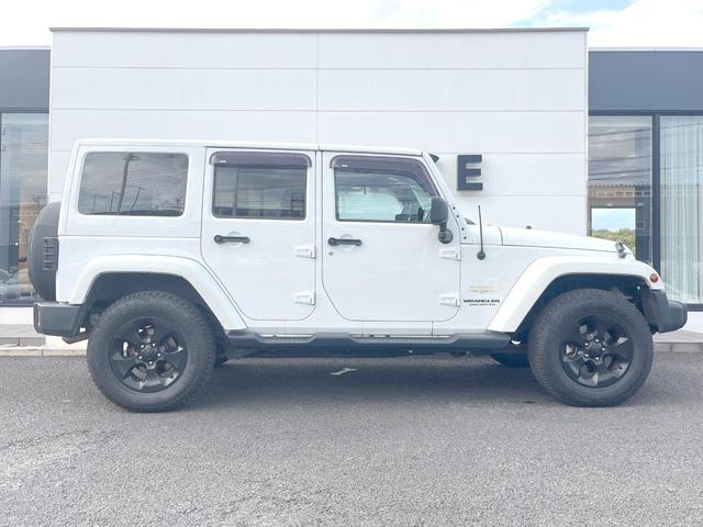 ジープ・ラングラーアンリミテッド サハラ　ＳＡＨＡＲＡ刺繍入革シート　シートヒーター　カロッツェリア製ナビＴＶ　バックカメラ　クルーズコントロール　サイドカメラ　純正１８インチＡＷ　オートエアコン　オートライト　サイドステップ　ＥＴＣ　禁煙車（26枚目）