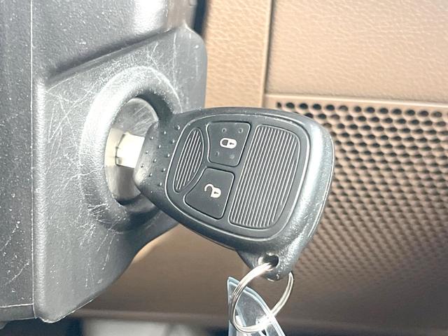 ジープ・ラングラーアンリミテッド サハラ　ＳＡＨＡＲＡ刺繍入革シート　シートヒーター　カロッツェリア製ナビＴＶ　バックカメラ　クルーズコントロール　サイドカメラ　純正１８インチＡＷ　オートエアコン　オートライト　サイドステップ　ＥＴＣ　禁煙車（37枚目）