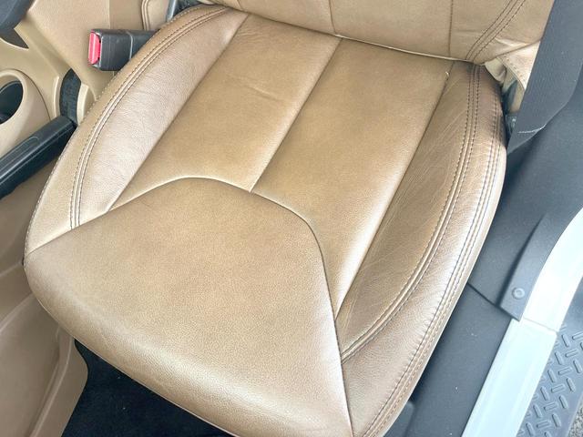 ジープ・ラングラーアンリミテッド サハラ　ＳＡＨＡＲＡ刺繍入革シート　シートヒーター　カロッツェリア製ナビＴＶ　バックカメラ　クルーズコントロール　サイドカメラ　純正１８インチＡＷ　オートエアコン　オートライト　サイドステップ　ＥＴＣ　禁煙車（40枚目）