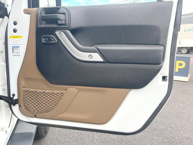 ジープ・ラングラーアンリミテッド サハラ　ＳＡＨＡＲＡ刺繍入革シート　シートヒーター　カロッツェリア製ナビＴＶ　バックカメラ　クルーズコントロール　サイドカメラ　純正１８インチＡＷ　オートエアコン　オートライト　サイドステップ　ＥＴＣ　禁煙車（43枚目）