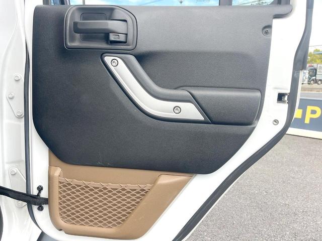 ジープ・ラングラーアンリミテッド サハラ　ＳＡＨＡＲＡ刺繍入革シート　シートヒーター　カロッツェリア製ナビＴＶ　バックカメラ　クルーズコントロール　サイドカメラ　純正１８インチＡＷ　オートエアコン　オートライト　サイドステップ　ＥＴＣ　禁煙車（45枚目）