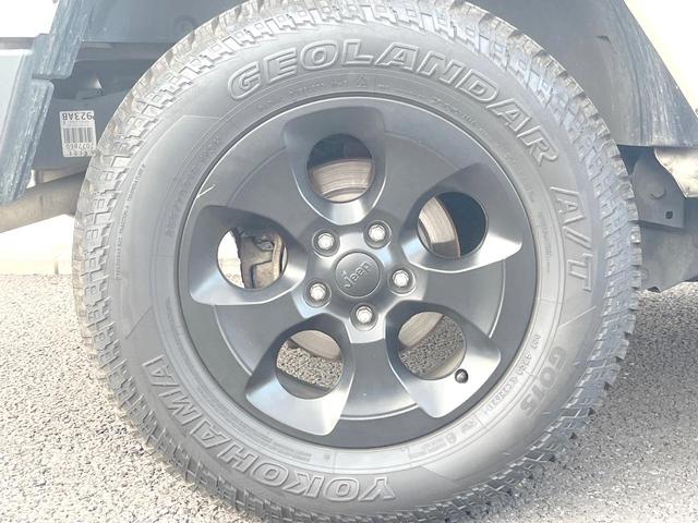 ジープ・ラングラーアンリミテッド サハラ　ＳＡＨＡＲＡ刺繍入革シート　シートヒーター　カロッツェリア製ナビＴＶ　バックカメラ　クルーズコントロール　サイドカメラ　純正１８インチＡＷ　オートエアコン　オートライト　サイドステップ　ＥＴＣ　禁煙車（47枚目）