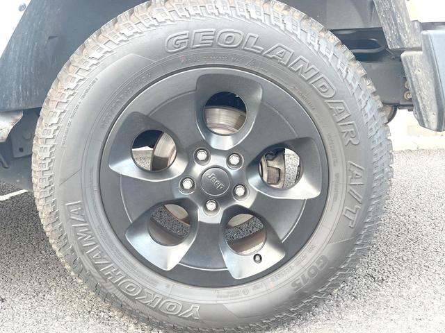 ジープ・ラングラーアンリミテッド サハラ　ＳＡＨＡＲＡ刺繍入革シート　シートヒーター　カロッツェリア製ナビＴＶ　バックカメラ　クルーズコントロール　サイドカメラ　純正１８インチＡＷ　オートエアコン　オートライト　サイドステップ　ＥＴＣ　禁煙車（48枚目）