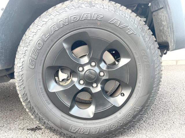 ジープ・ラングラーアンリミテッド サハラ　ＳＡＨＡＲＡ刺繍入革シート　シートヒーター　カロッツェリア製ナビＴＶ　バックカメラ　クルーズコントロール　サイドカメラ　純正１８インチＡＷ　オートエアコン　オートライト　サイドステップ　ＥＴＣ　禁煙車（49枚目）