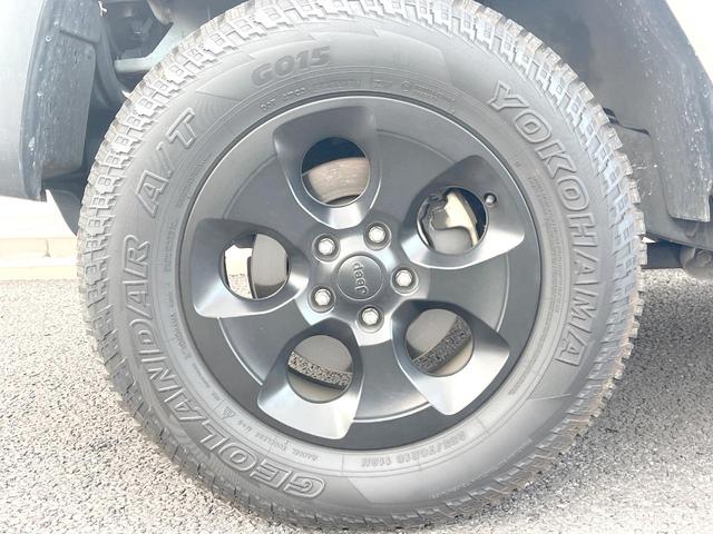 ジープ・ラングラーアンリミテッド サハラ　ＳＡＨＡＲＡ刺繍入革シート　シートヒーター　カロッツェリア製ナビＴＶ　バックカメラ　クルーズコントロール　サイドカメラ　純正１８インチＡＷ　オートエアコン　オートライト　サイドステップ　ＥＴＣ　禁煙車（50枚目）