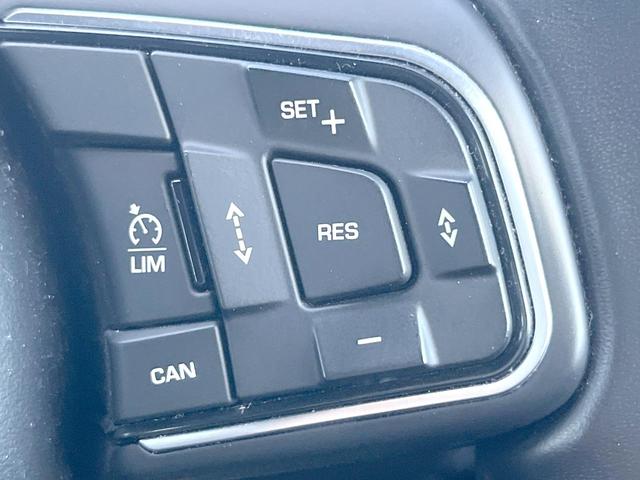 Eペイス S 250PS デモストペシフィケーションパック セレクトパック ブラックパック スマートフォンパック 黒革シート AppleCarPlay 全周囲カメラ アダプティブクルコン パワーシート・ヒーター ETC 禁煙車(7枚目)