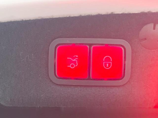 Cクラス C200ローレウスエディションスポーツプラスパック 特別仕様車 レーダーセーフティPKG HUD 革シート 純正ナビTV リアビューカメラ キーレスゴー シートヒーター パワーシート LEDヘッドライト ハイビームアシスト 純正18インチアルミ 禁煙(8枚目)