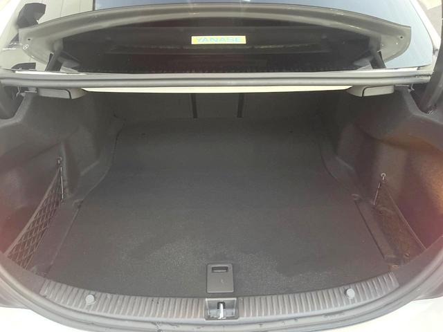 Cクラス C200ローレウスエディションスポーツプラスパック 特別仕様車 レーダーセーフティPKG HUD 革シート 純正ナビTV リアビューカメラ キーレスゴー シートヒーター パワーシート LEDヘッドライト ハイビームアシスト 純正18インチアルミ 禁煙(12枚目)