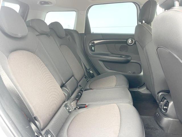 ＭＩＮＩ クーパーＤ　クロスオーバー　オール４　ペッパーＰＫＧ　アダプティブＬＥＤヘッドランプ　純正ナビ　バックカメラ　アクティブクルコン　シートヒーター　純正１７インチＡＷ　パワーバックドア　パーキングアシスト　ドライビングモード　ＥＴＣ　禁煙車（10枚目）