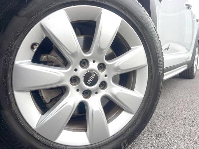 ＭＩＮＩ クーパーＤ　クロスオーバー　オール４　ペッパーＰＫＧ　アダプティブＬＥＤヘッドランプ　純正ナビ　バックカメラ　アクティブクルコン　シートヒーター　純正１７インチＡＷ　パワーバックドア　パーキングアシスト　ドライビングモード　ＥＴＣ　禁煙車（14枚目）