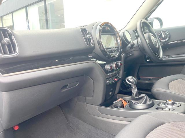 ＭＩＮＩ クーパーＤ　クロスオーバー　オール４　ペッパーＰＫＧ　アダプティブＬＥＤヘッドランプ　純正ナビ　バックカメラ　アクティブクルコン　シートヒーター　純正１７インチＡＷ　パワーバックドア　パーキングアシスト　ドライビングモード　ＥＴＣ　禁煙車（54枚目）