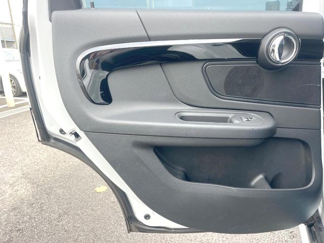 ＭＩＮＩ クーパーＤ　クロスオーバー　オール４　ペッパーＰＫＧ　アダプティブＬＥＤヘッドランプ　純正ナビ　バックカメラ　アクティブクルコン　シートヒーター　純正１７インチＡＷ　パワーバックドア　パーキングアシスト　ドライビングモード　ＥＴＣ　禁煙車（57枚目）