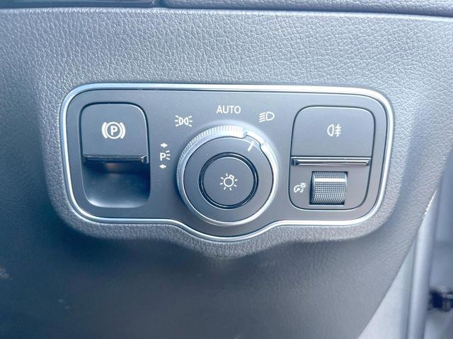 Ｂクラス Ｂ２００ｄ　ＡＭＧライン　ナビゲーションＰＫＧ　レーダーセーフティＰＫＧ　純正ナビＴＶ　リアビューカメラ　アダプティブハイビームアシスト＋　パワーシート　シートヒーター　電動リア　純正１８インチアルミ　ＥＴＣ　禁煙（30枚目）