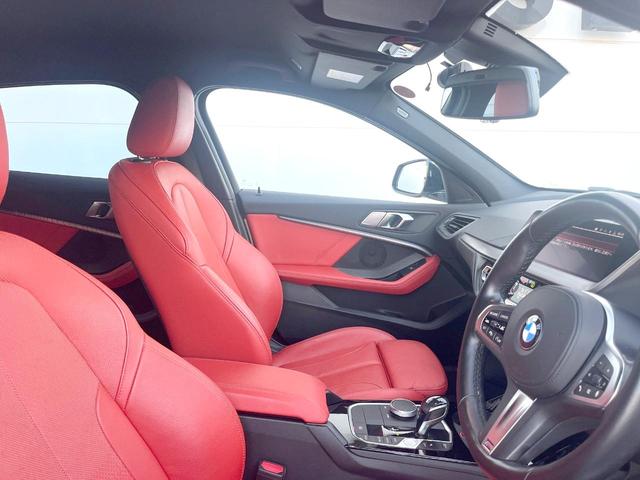 １シリーズ １１８ｄ　Ｍスポーツエディションジョイ＋ハイラインＰ　ハイラインＰＫＧ　ストレージＰＫＧ　コンフォートＰＫＧ　ｉＤｒｉｖｅナビゲーションＰＫＧ　純正ナビ　リアビューカメラ　アクティブクルーズ　ドライビングアシスト　ＬＥＤヘッドライト　コンフォートアクセス（8枚目）