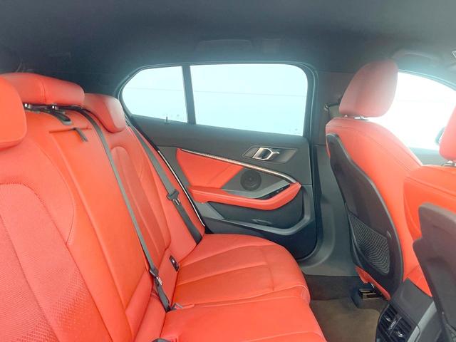 １シリーズ １１８ｄ　Ｍスポーツエディションジョイ＋ハイラインＰ　ハイラインＰＫＧ　ストレージＰＫＧ　コンフォートＰＫＧ　ｉＤｒｉｖｅナビゲーションＰＫＧ　純正ナビ　リアビューカメラ　アクティブクルーズ　ドライビングアシスト　ＬＥＤヘッドライト　コンフォートアクセス（9枚目）