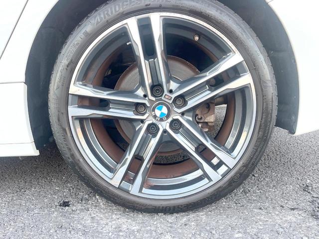 １シリーズ １１８ｄ　Ｍスポーツエディションジョイ＋ハイラインＰ　ハイラインＰＫＧ　ストレージＰＫＧ　コンフォートＰＫＧ　ｉＤｒｉｖｅナビゲーションＰＫＧ　純正ナビ　リアビューカメラ　アクティブクルーズ　ドライビングアシスト　ＬＥＤヘッドライト　コンフォートアクセス（50枚目）