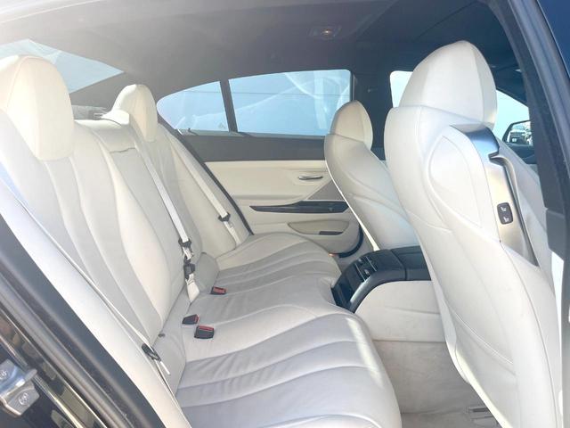 ６シリーズ ６４０ｉグランクーペ　Ｍスポーツパッケージ　サンルーフ　白革シート　ＬＥＤヘッド　純正ナビＴＶ　バックカメラ　パワーシート・ヒーター　クルーズコントロール　純正１９インチアルミ　ルームミラー内蔵ＥＴＣ　禁煙車（10枚目）