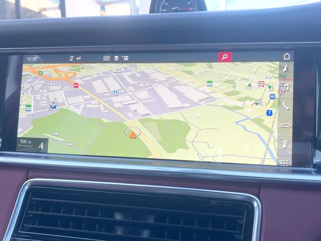 ●ポルシェ純正ナビ：一体感のあるナビは、高級感ある車内を演出してくれます。オーディオ機能も充実しておりますので、運転もより楽しめます♪